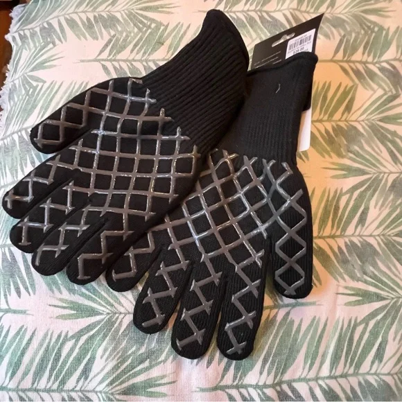 Sur La Table Black and Gray Grill Gloves - Picture 4 of 5